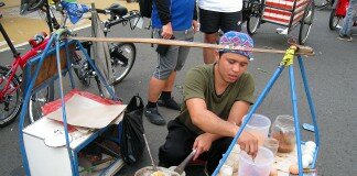 Vendedor de comida callejera, Kerak Telor Betawi