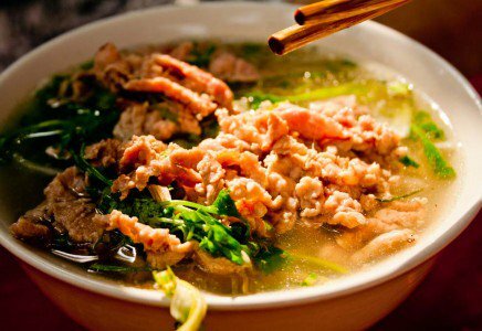 Guía de Comida Callejera en Hanoi para que tengas una experiencia sabrosa!