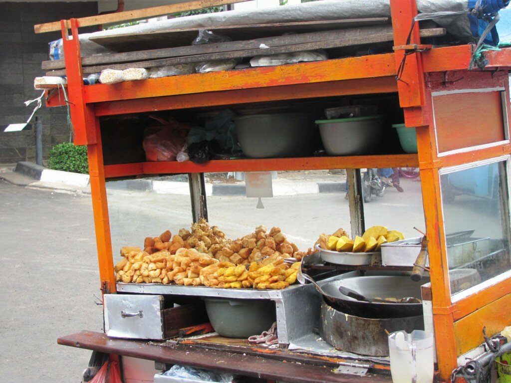 Puesto de comida callejera Indonesia