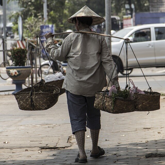 Vendedor ambulante en Laos