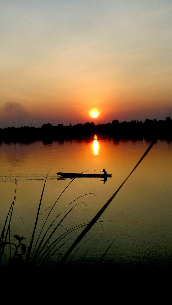 Puesta del sol, río Mekong, Laos