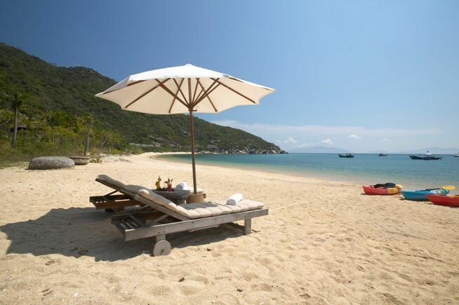 Relájese en la playa Nha Trang